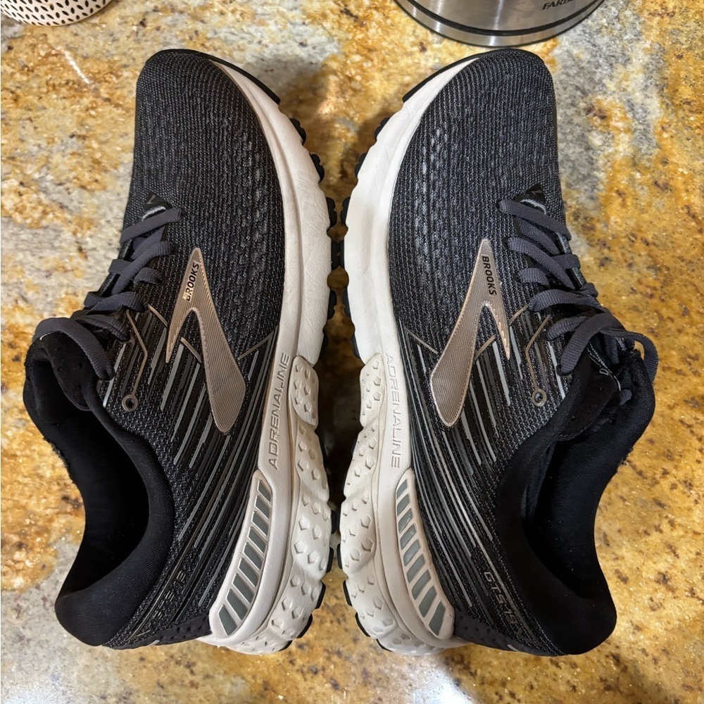Brooks adrenaline size 8.5 - Picture 9 of 11